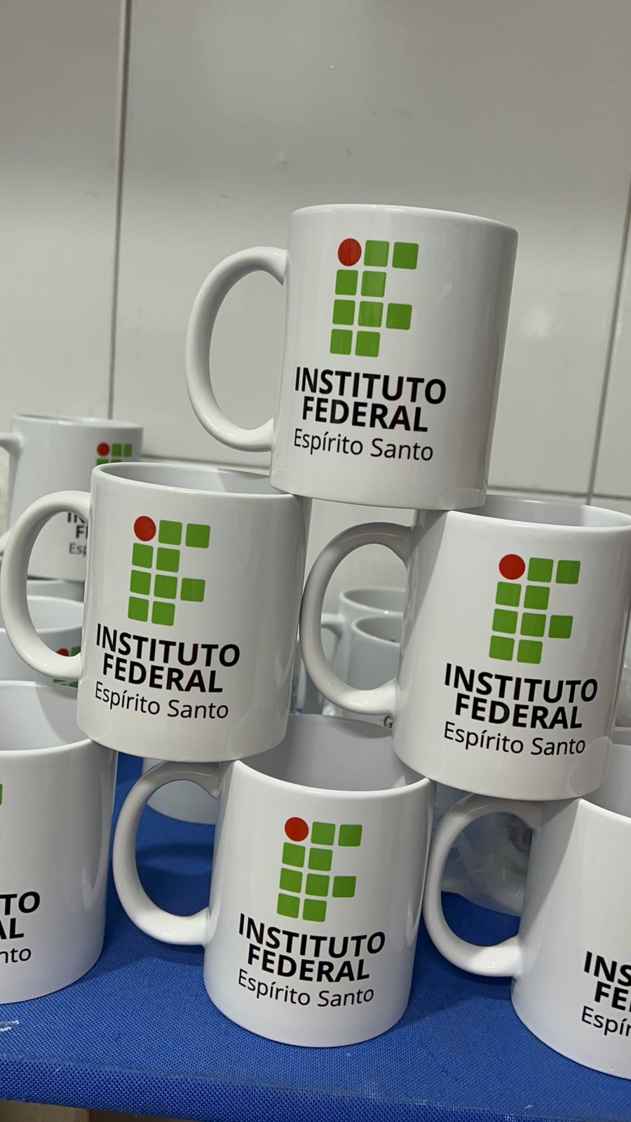 Canecas corporativas em quantidade