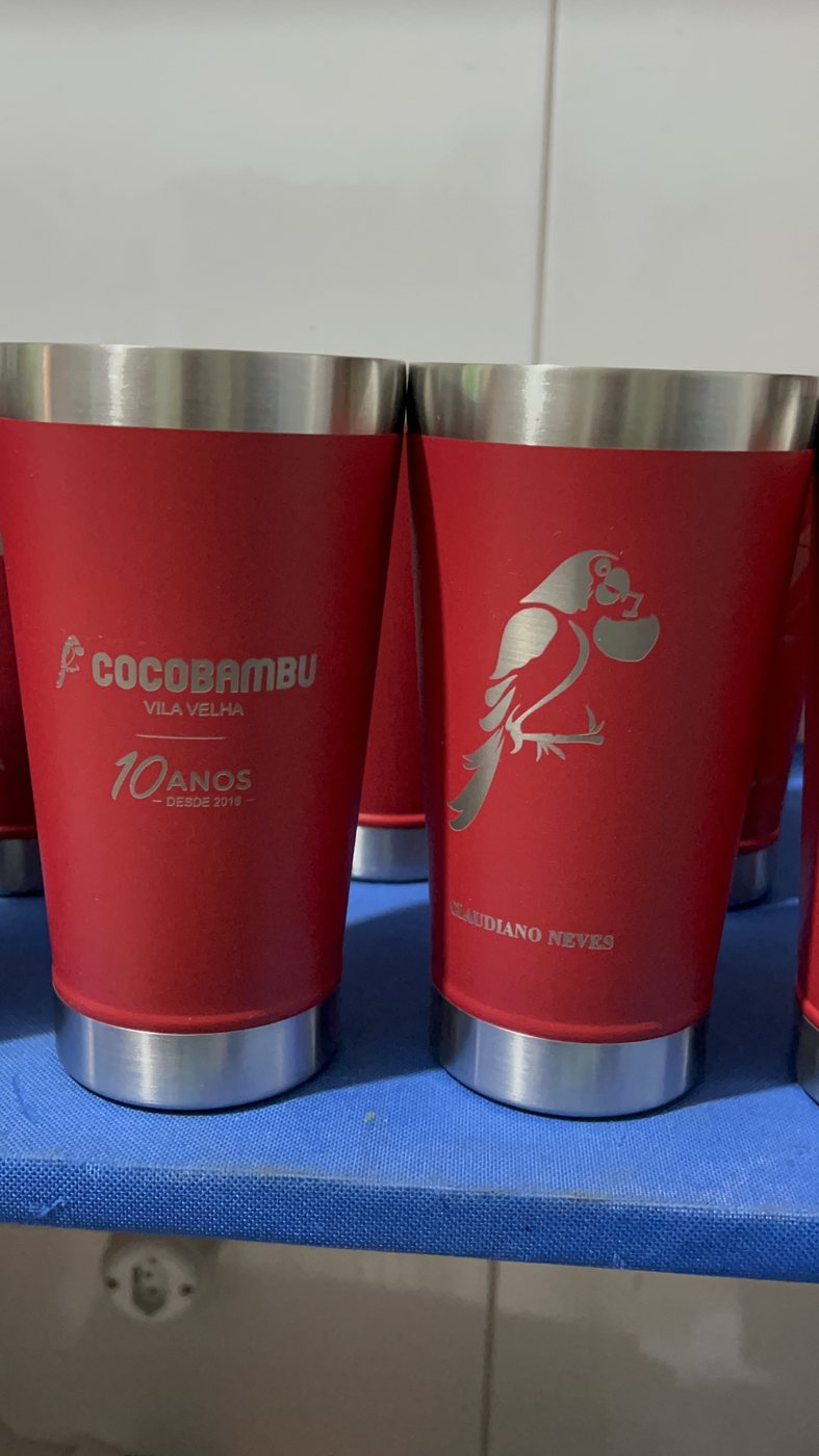 Copos térmicos personalizados para ação corporativa