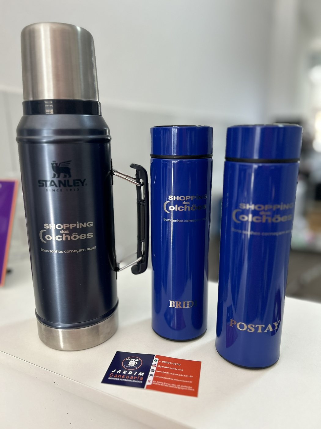 Garrafas e copos personalizados