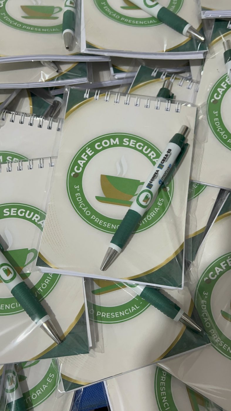 Kit personalizado com caderno e caneta para evento corporativo