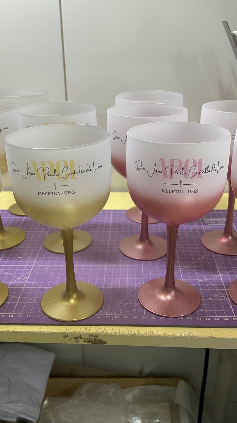 Taças personalizadas para festas e celebrações